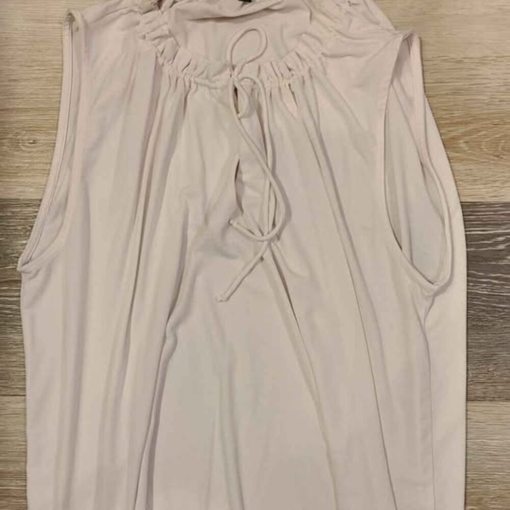 L White Sleeveless Blouse